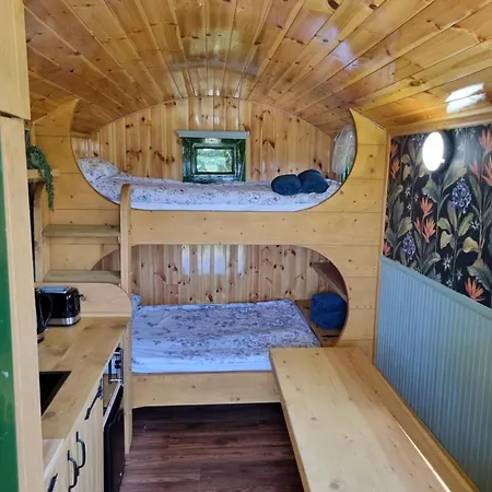 Woodie The Shepherds Hut - Sleeps 4 Chichester Exterior photo