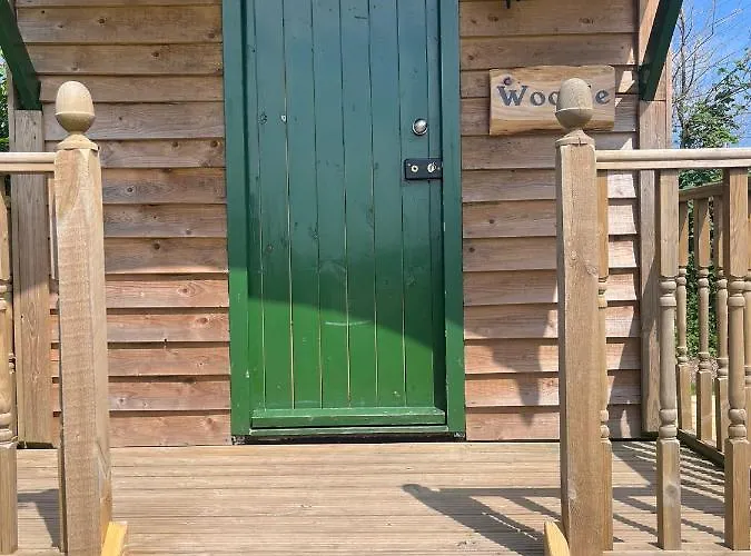 Woodie The Shepherds Hut - Sleeps 4