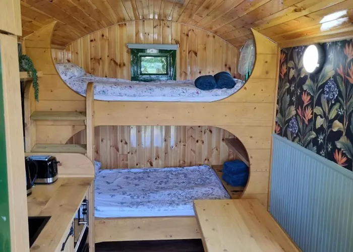 Woodie The Shepherds Hut - Sleeps 4
