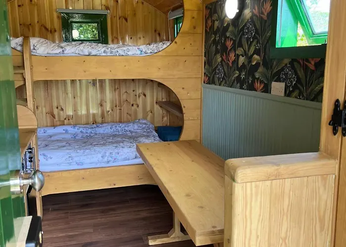Woodie The Shepherds Hut - Sleeps 4