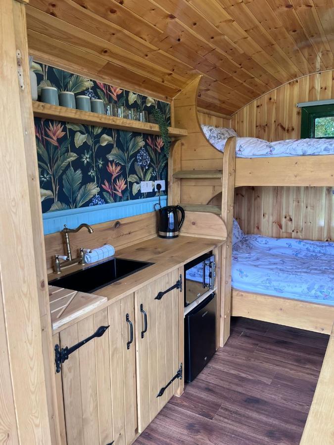 Woodie The Shepherds Hut - Sleeps 4 *