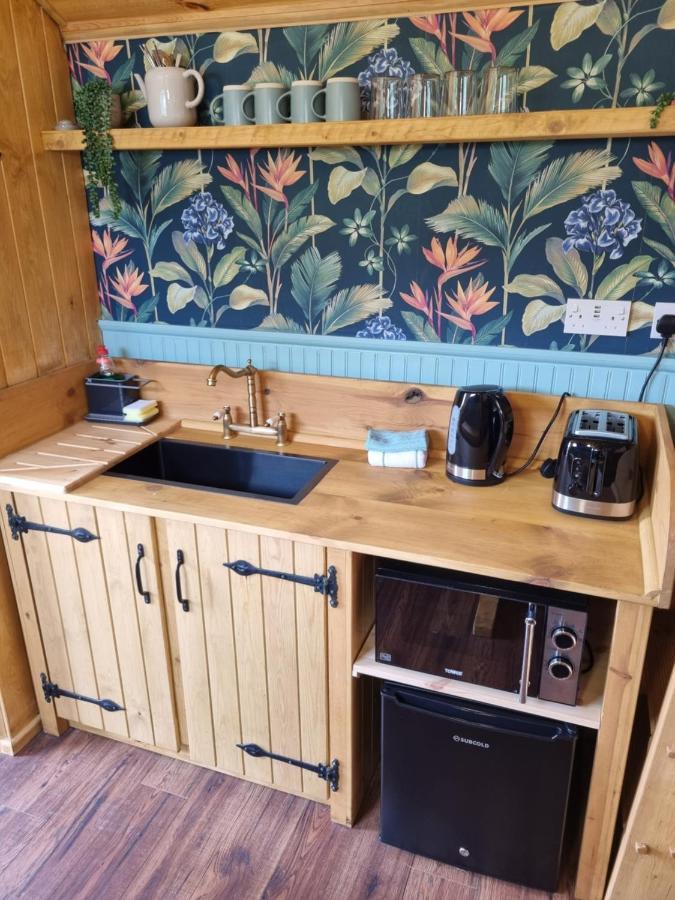 Woodie The Shepherds Hut - Sleeps 4 Apartment *