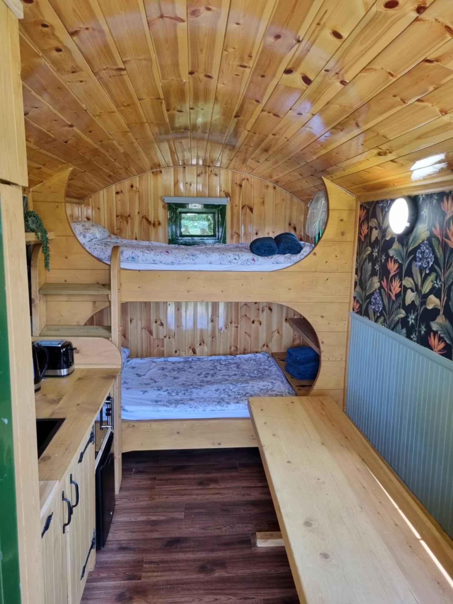Woodie The Shepherds Hut - Sleeps 4 Chichester